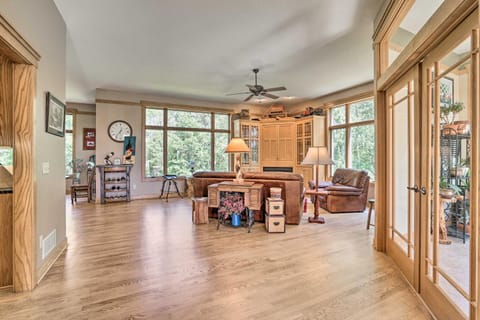 Tranquil Lake Elmo Farmhouse Hiking Nearby! House in Lake Elmo