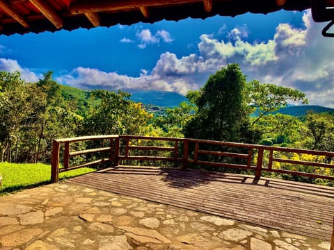 Mirante da Colina / Reserva Alto da Colina Chalet in State of Rio de Janeiro