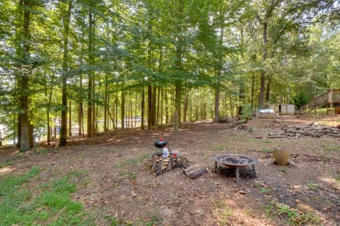 Peaceful Lake Hartwell Gem with Boat Dock House in Lake Hartwell