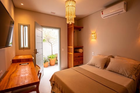 Bed, TV and multimedia, Photo of the whole room, Bedroom, air conditioner