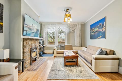 Communal lounge/ TV room, Living room, Seating area