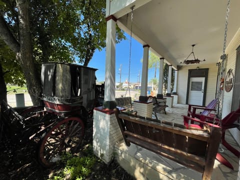 Carriage Inn Bandera Suite 2 Hotel in Lakehills