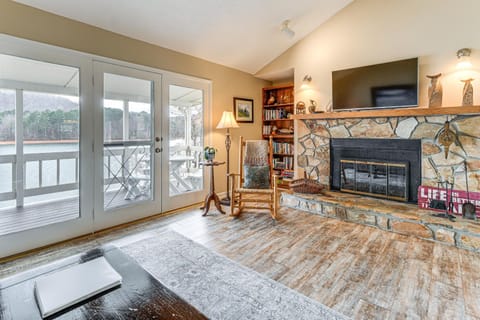 Fire Pit and Boat Dock Lake Chatuge Townhome! House in Hiawassee