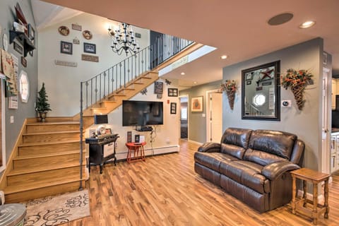 Charming Retreat about 1 Mi to Ossipee Lake Marina! House in Freedom