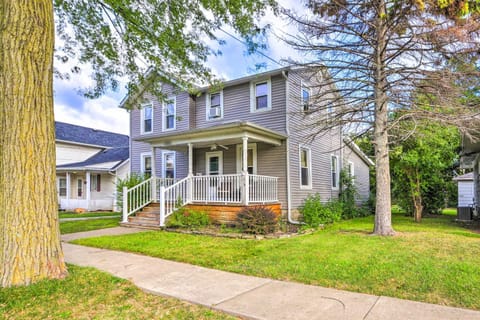 Sweetwater Hideaway - Blocks to Lake Erie! House in Port Clinton