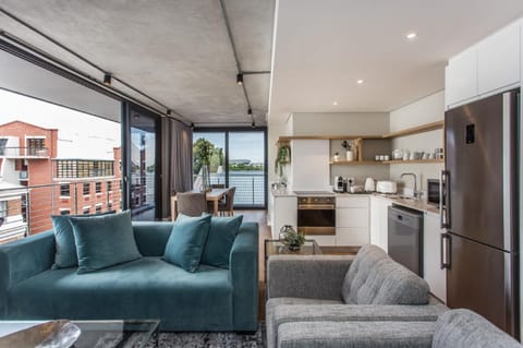 Balcony/Terrace, Kitchen or kitchenette, Living room, Seating area, Dining area