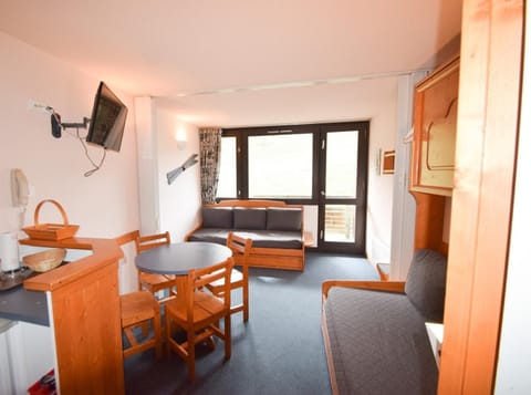 Bed, kitchen