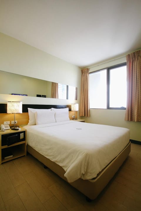 Day, Photo of the whole room