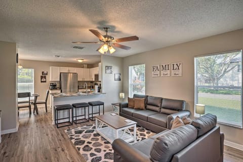 Southern Dunes Golf Home Pool and Covered Patio House in Haines City