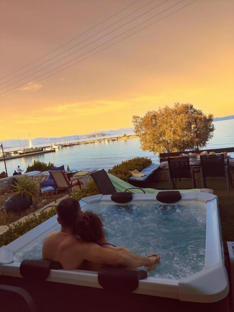 People, Hot Tub