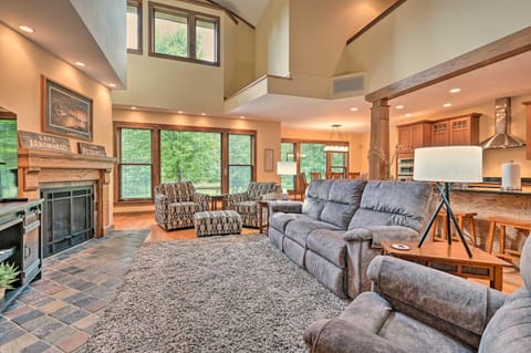 Nekoosa Golf Course Retreat with Hot Tub! House in Wisconsin