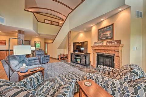 Nekoosa Golf Course Retreat with Hot Tub! House in Wisconsin