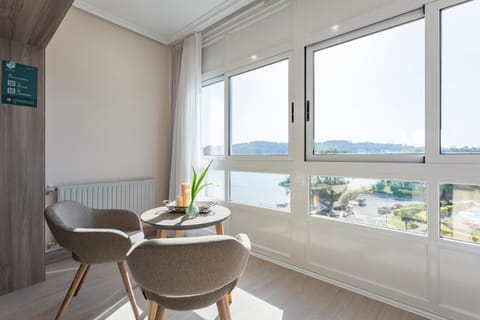 Photo of the whole room, Decorative detail, Seating area, Bedroom