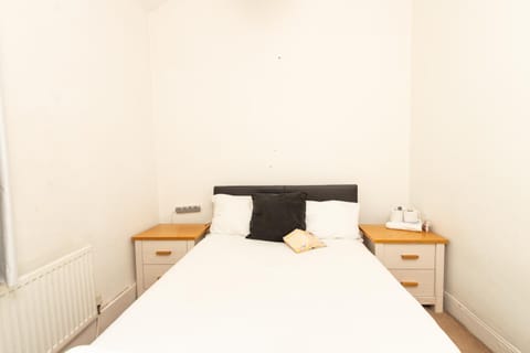 Bed, Photo of the whole room, Bedroom, hair dresser