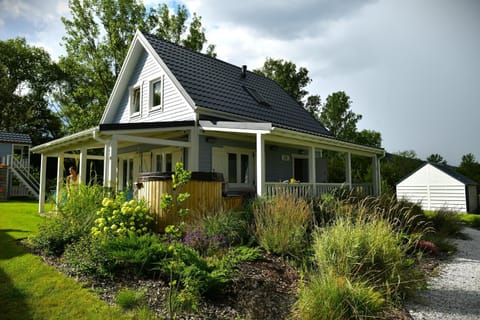Property building, Spring, Day, Garden, Garden view