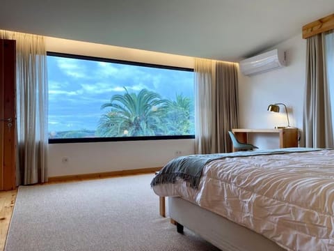 Bed, Bedroom, air conditioner