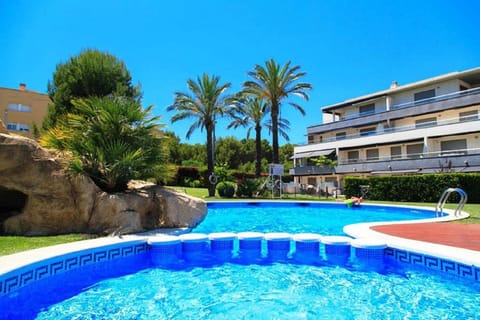 Property building, Garden, Garden view, Swimming pool