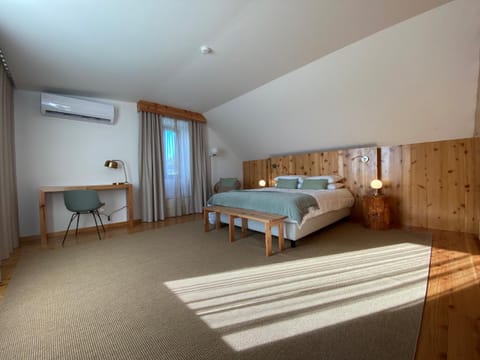 Bed, Photo of the whole room, Bedroom, air conditioner