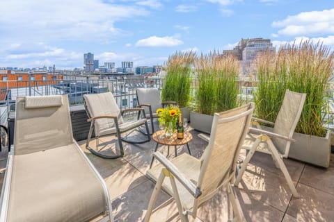 Day, Balcony/Terrace, Seating area, City view
