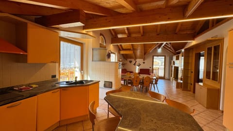 Living room, Seating area, kitchen