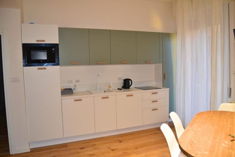 Coffee/tea facilities, Kitchen or kitchenette, Dining area, pet friendly, stove, toaster