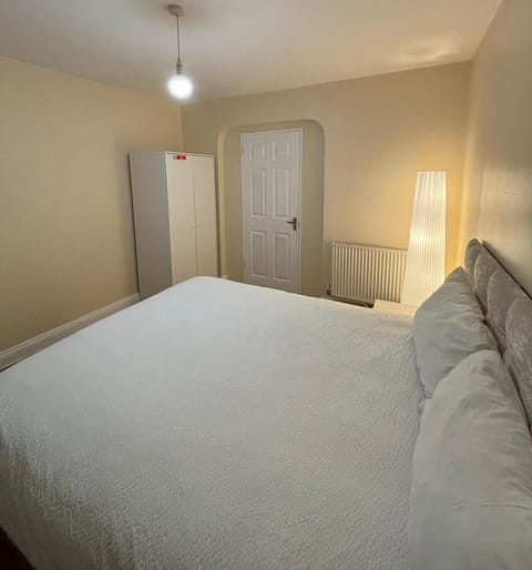 Shared House in Chakeshill Drive Bed and Breakfast in Bristol