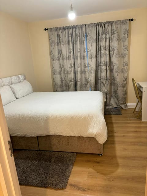 Shared House in Chakeshill Drive Bed and Breakfast in Bristol