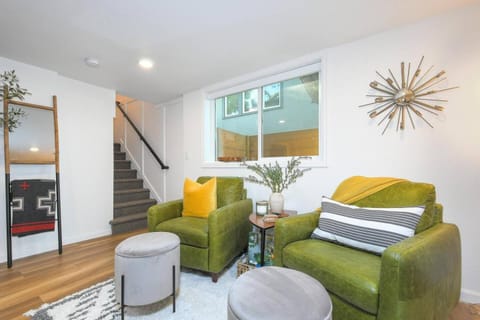 Bright & Modern Basement Apartment DT N'hood Apartment in Vancouver