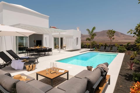 Swimming pool, sunbed