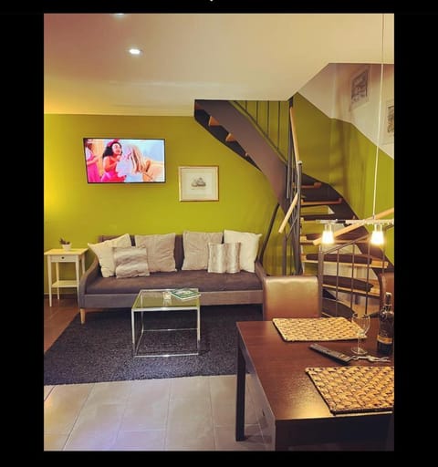 TV and multimedia, Seating area