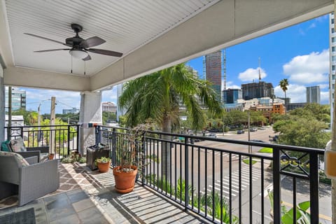 Balcony/Terrace, Seating area, City view