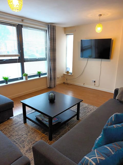 Fabulous 2 bed apt 10 mins from City Centre Apartment in Glasgow