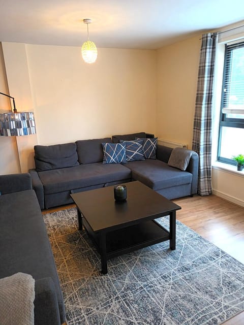 Fabulous 2 bed apt 10 mins from City Centre Apartment in Glasgow