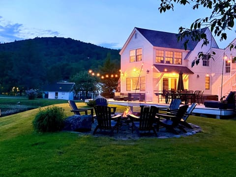 The Villa - Industrial Farmhouse with Hot Tub House in West Dover