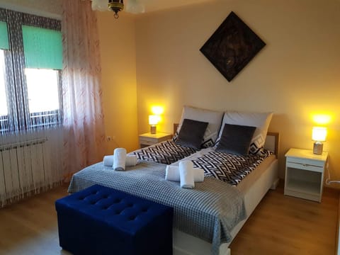Bed, Photo of the whole room, Bedroom, towels