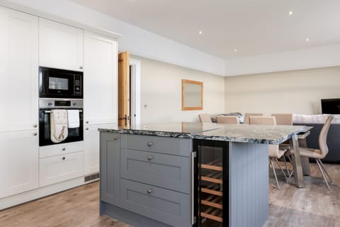 Park Lake View - Poole Park Lake Views Apartment in Poole