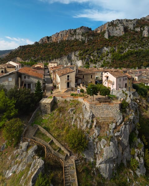 Property building, Natural landscape, Landmark view, Mountain view