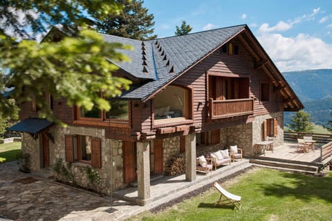 Property building, Spring, Day, Natural landscape, Garden, Garden view, Mountain view