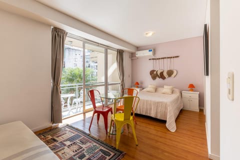 Bed, Living room