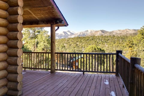 Lacys Log Cabin Alto Home with Mountain Views! Cabin in Alto