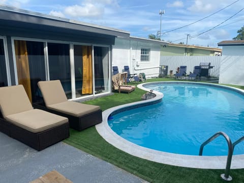 Luxury Pool Villa // 5BD 4BA Villa in Ives Estates