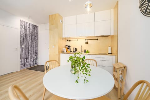 Kitchen or kitchenette, Dining area, Communal kitchen