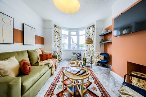 Communal lounge/ TV room, TV and multimedia, Living room, Seating area