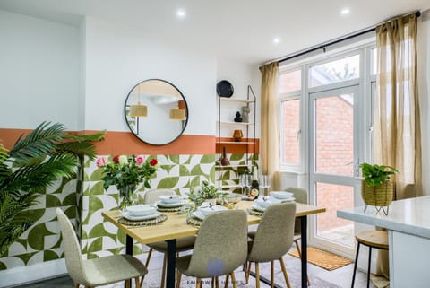 Decorative detail, Seating area, Dining area