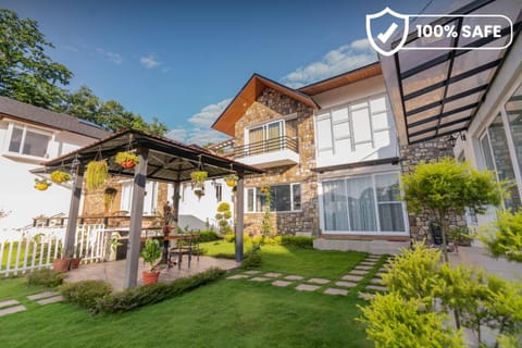 Property building, Patio, Spring, Day, Garden, Garden view