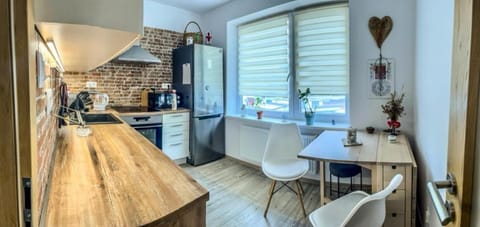 Kitchen or kitchenette, Dining area, oven, stove