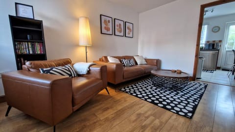 Communal lounge/ TV room, TV and multimedia, Living room, Seating area