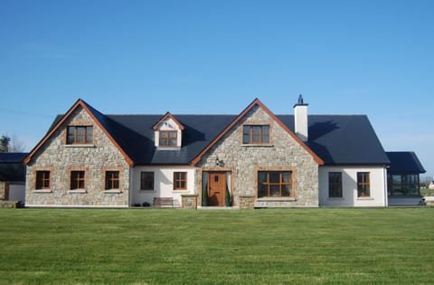 Property building, Facade/entrance, Garden