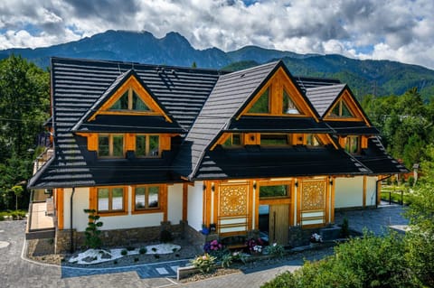 Property building, Natural landscape, Mountain view