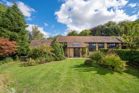 Property building, Facade/entrance, Garden, Garden view